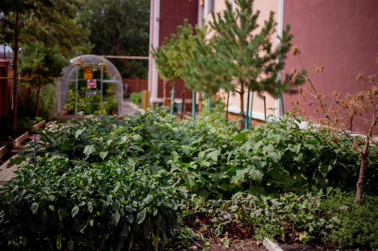 Amsterdam Hotel Aktobe Exterior photo