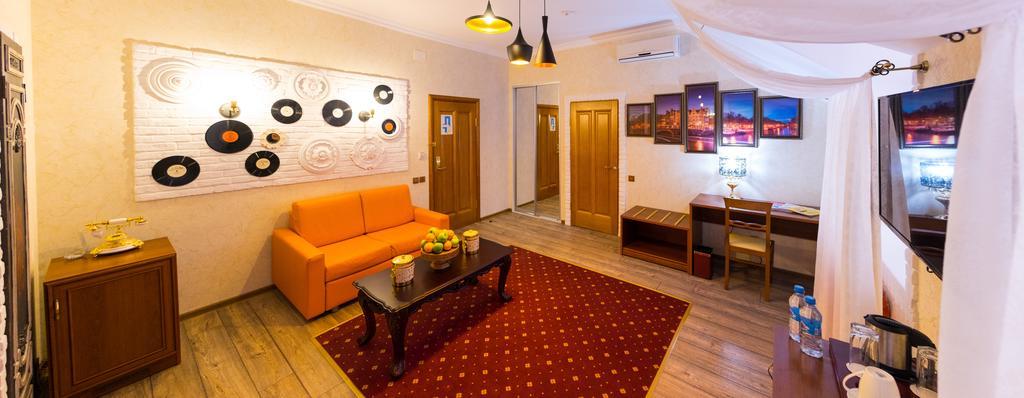 Amsterdam Hotel Aktobe Exterior photo